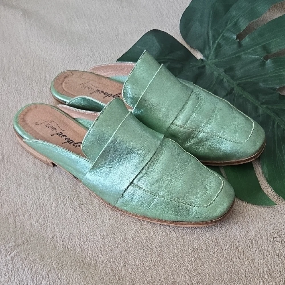 Free People Metallic Green Leather Mules Slip On Size 39/8